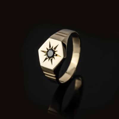 Design by Diano – Signetring «No9» med sort Diamant